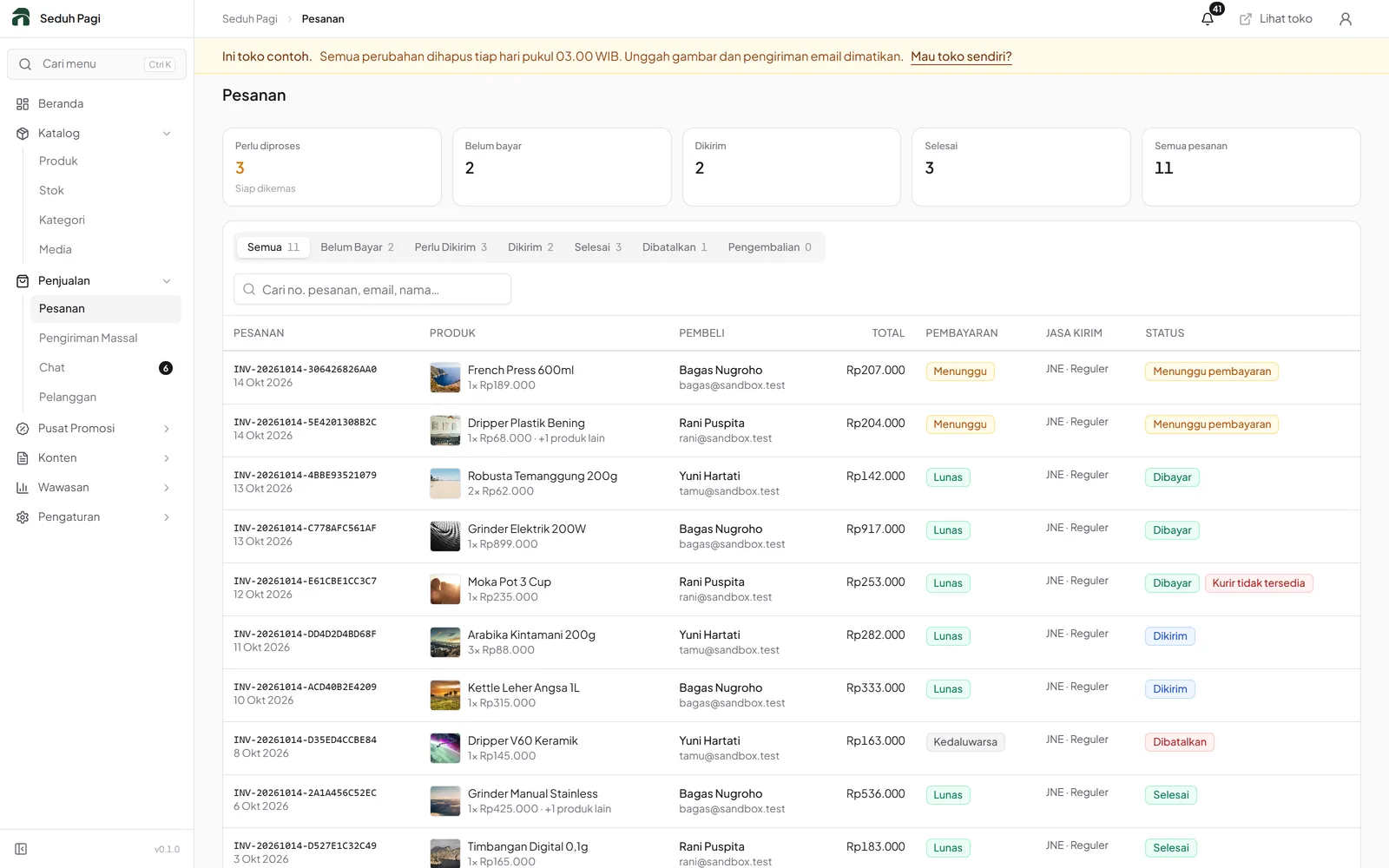 Order management table with status tabs, buyer details, totals, and shipping information.